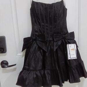 Chic Black Formal Dress with Bow Details